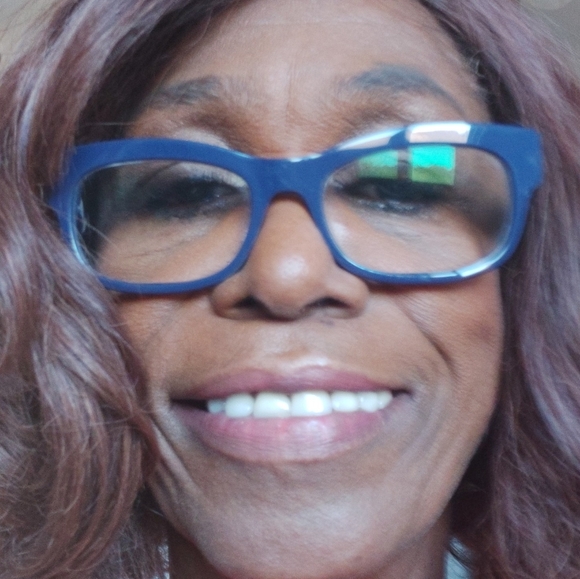 Meet your Posher, Yvonne - Picture 2 of 2